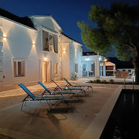 Vila Nikola *